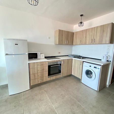 F1 2 St Julians, Private Room, Bathroom & Living Shared Saint Julian's Εξωτερικό φωτογραφία